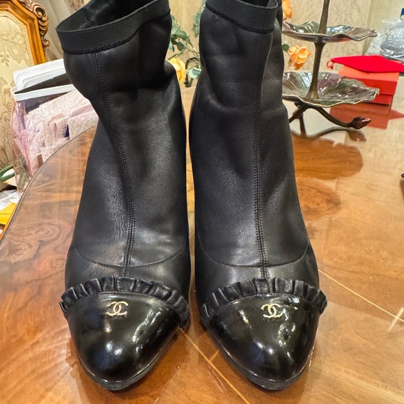 Chanel Lambskin ankle boots booties interlocking CC logo Sz 9.5 - Picture 10 of 16